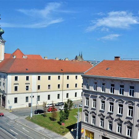 New Apartment With Garage Parking Brno Exterior photo